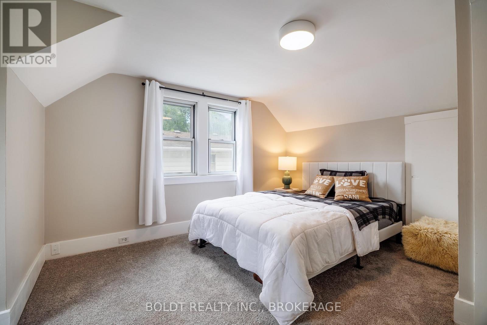 421 PROSPECT POINT ROAD N - 26