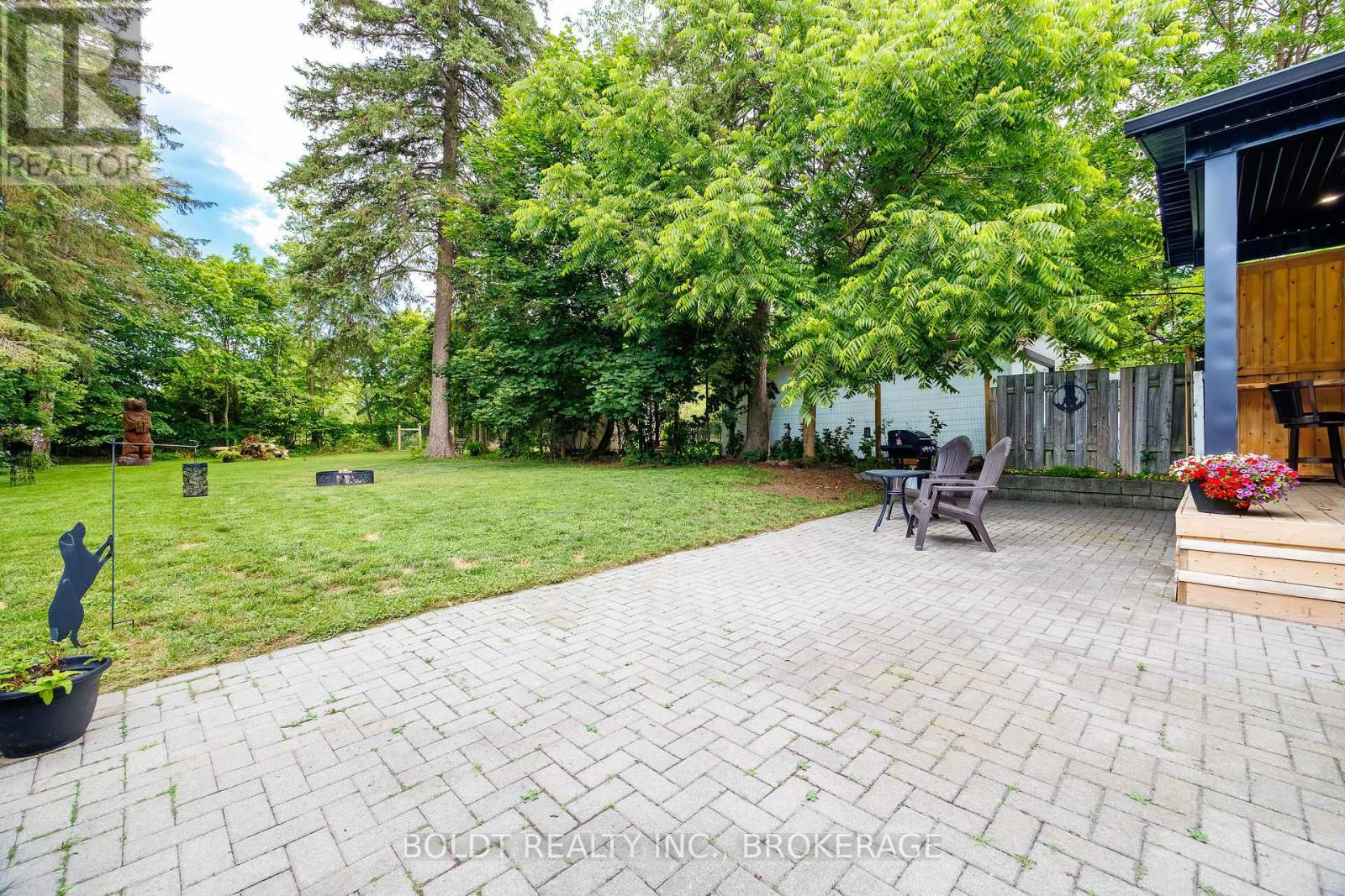 421 PROSPECT POINT ROAD N - 9