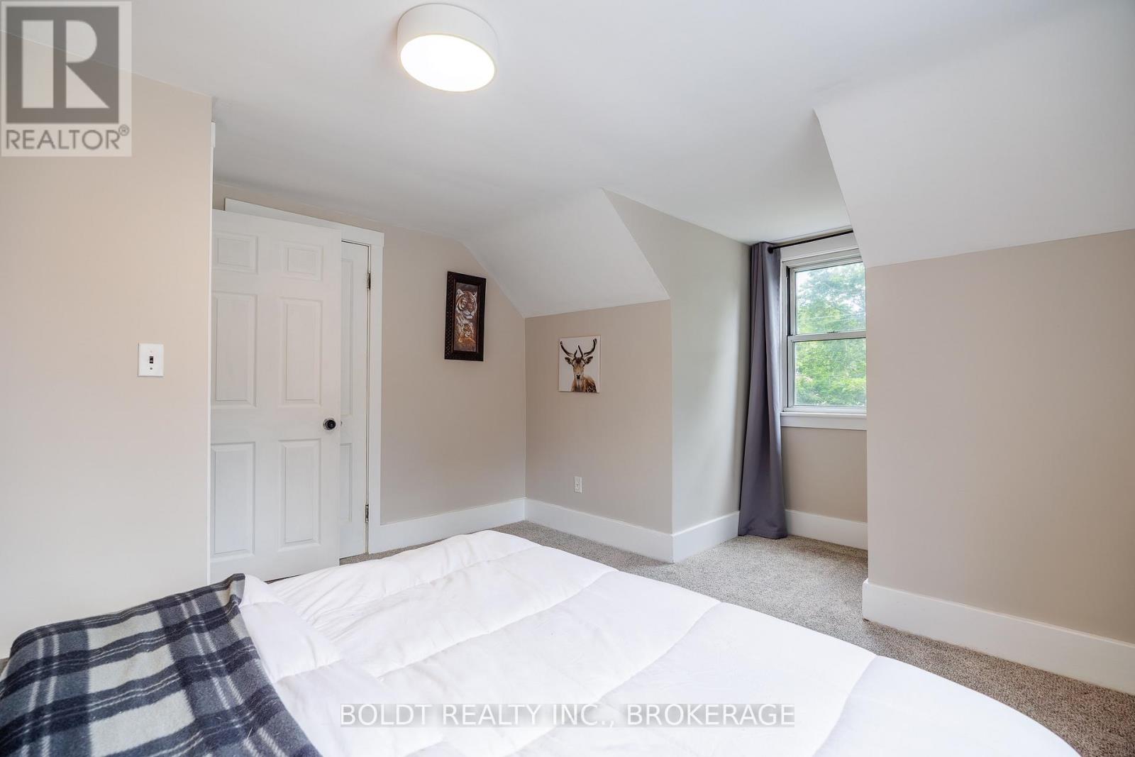 421 PROSPECT POINT ROAD N - 27