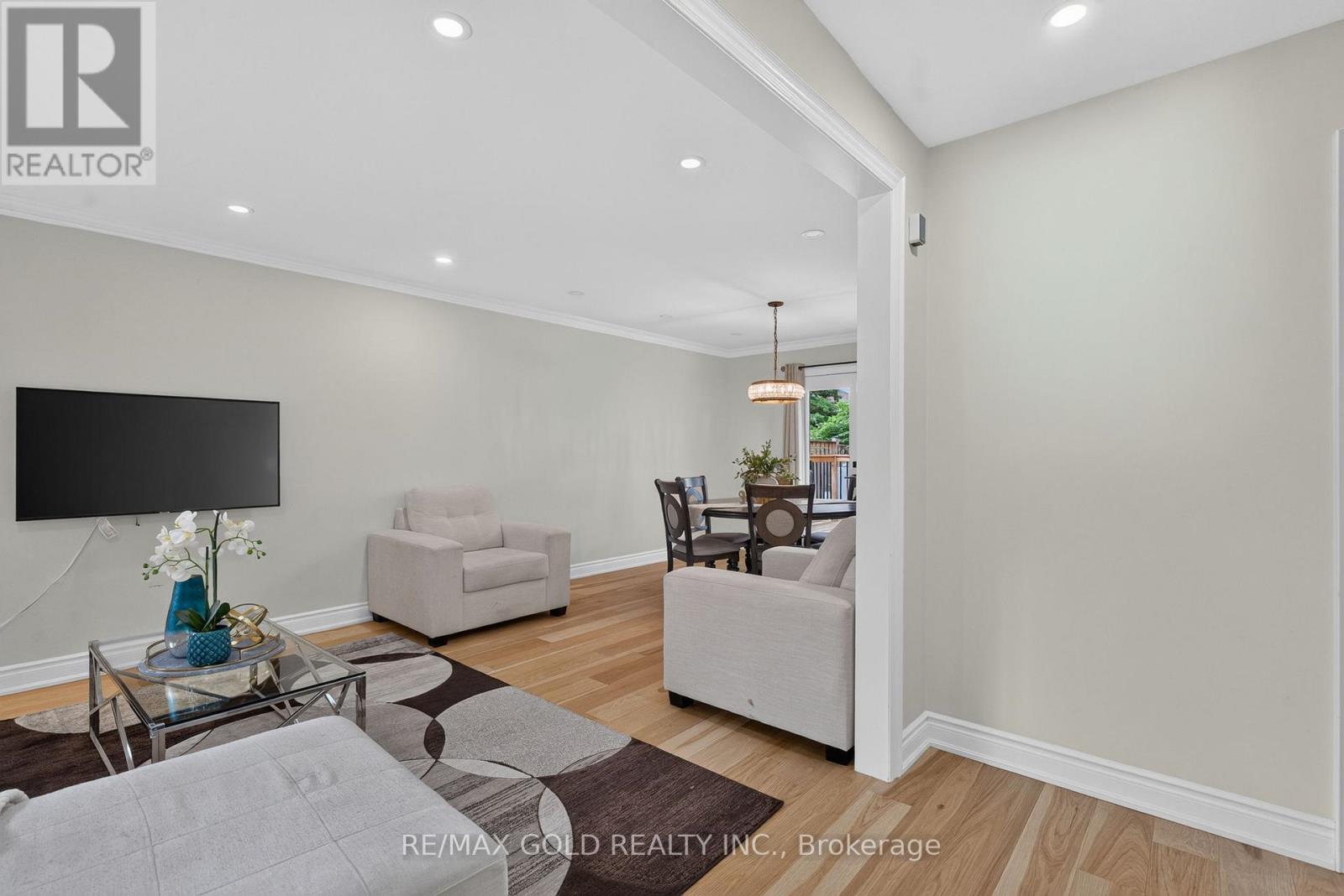 40 DEVONSHIRE DRIVE - 27