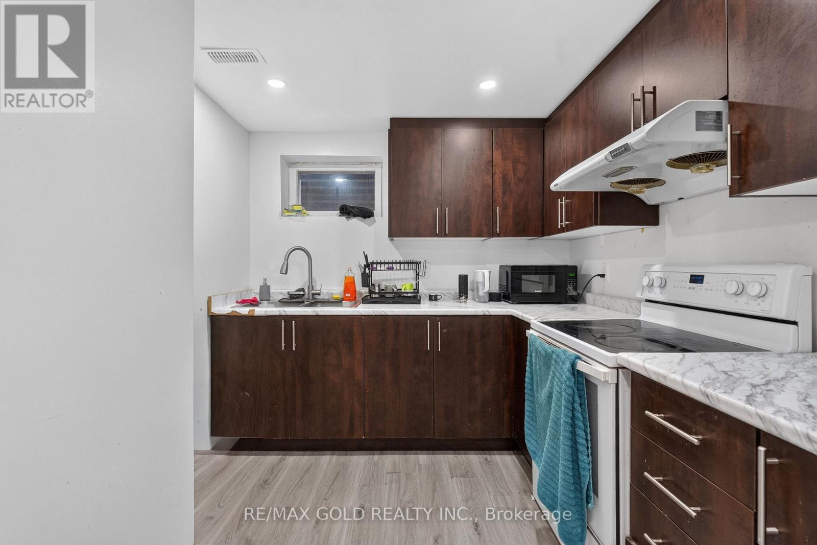 40 DEVONSHIRE DRIVE - 36