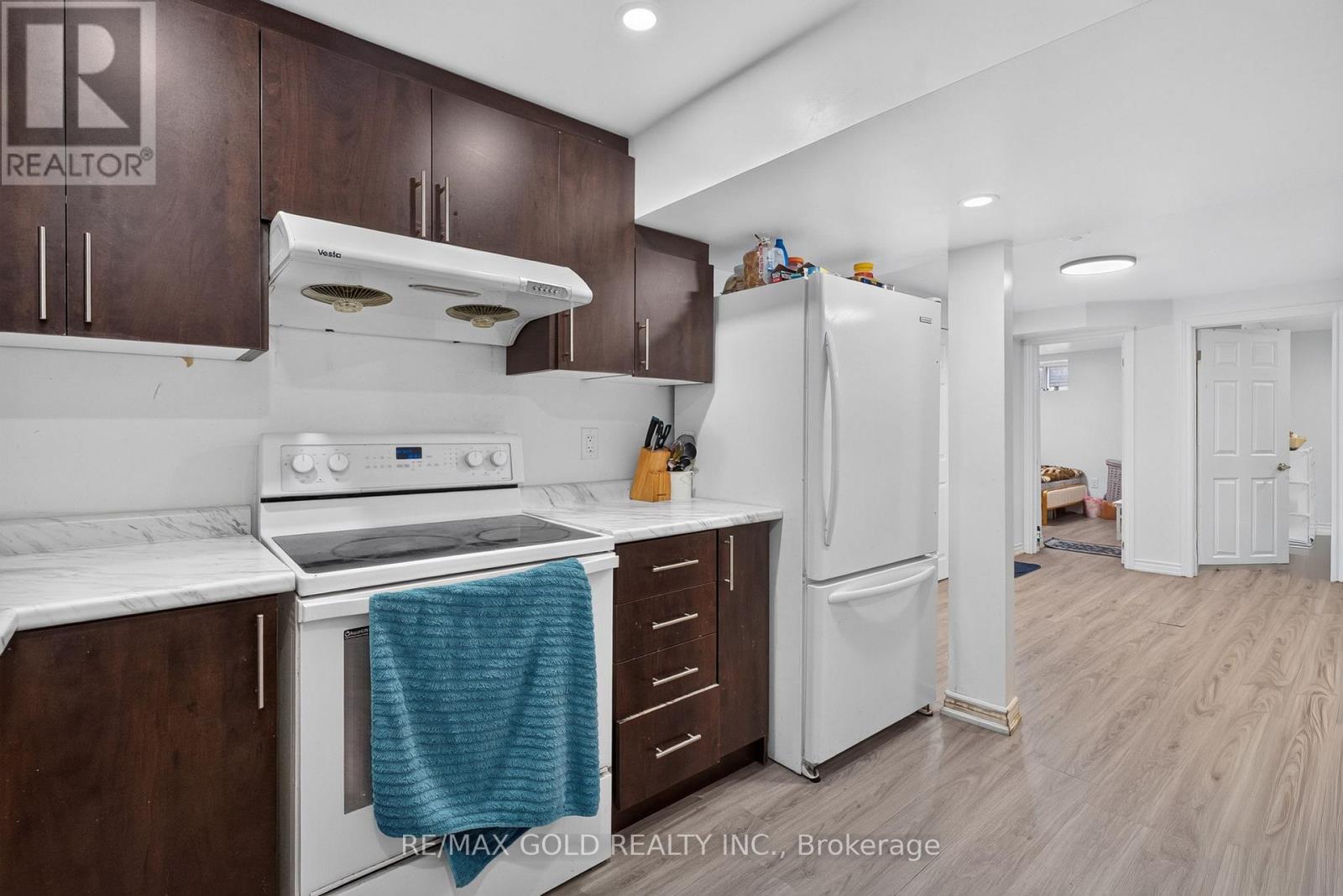 40 DEVONSHIRE DRIVE - 37