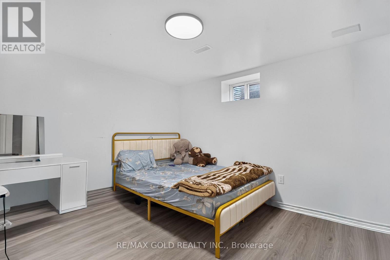 40 DEVONSHIRE DRIVE - 40