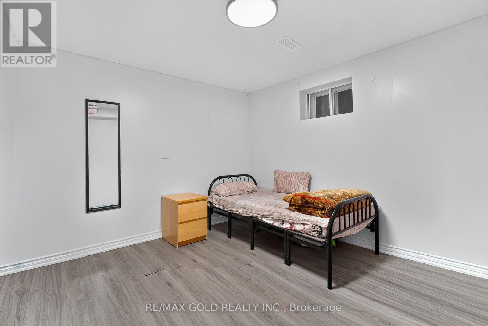 40 DEVONSHIRE DRIVE - 41