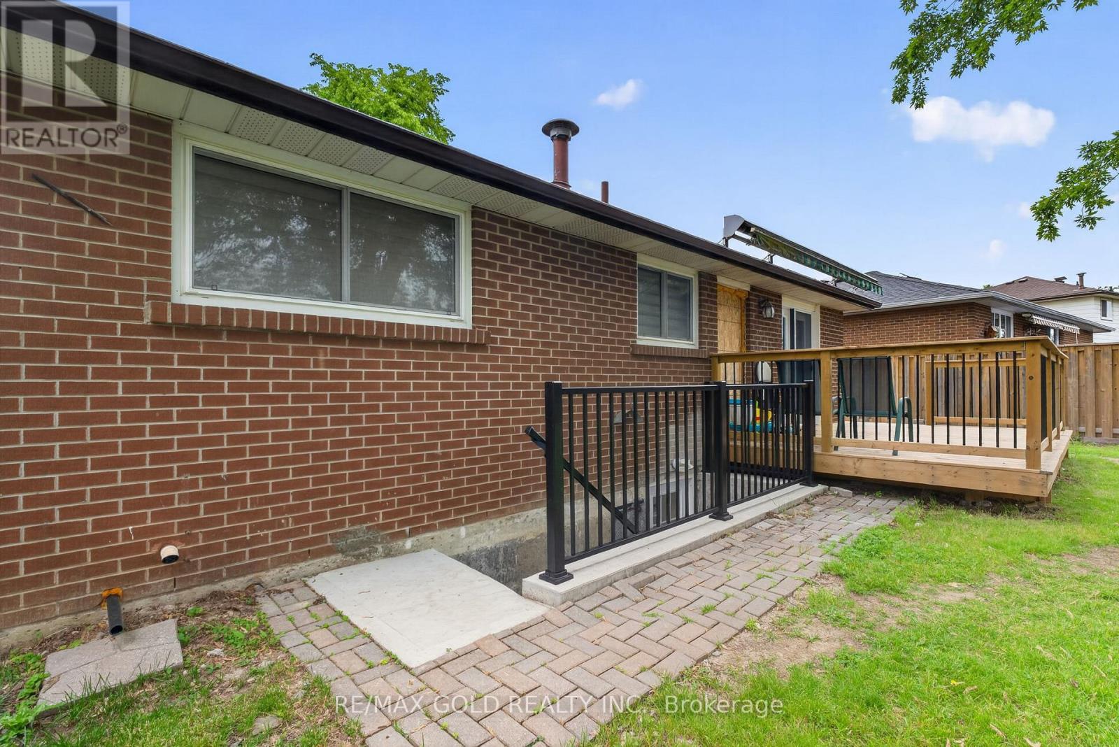 40 DEVONSHIRE DRIVE - 44