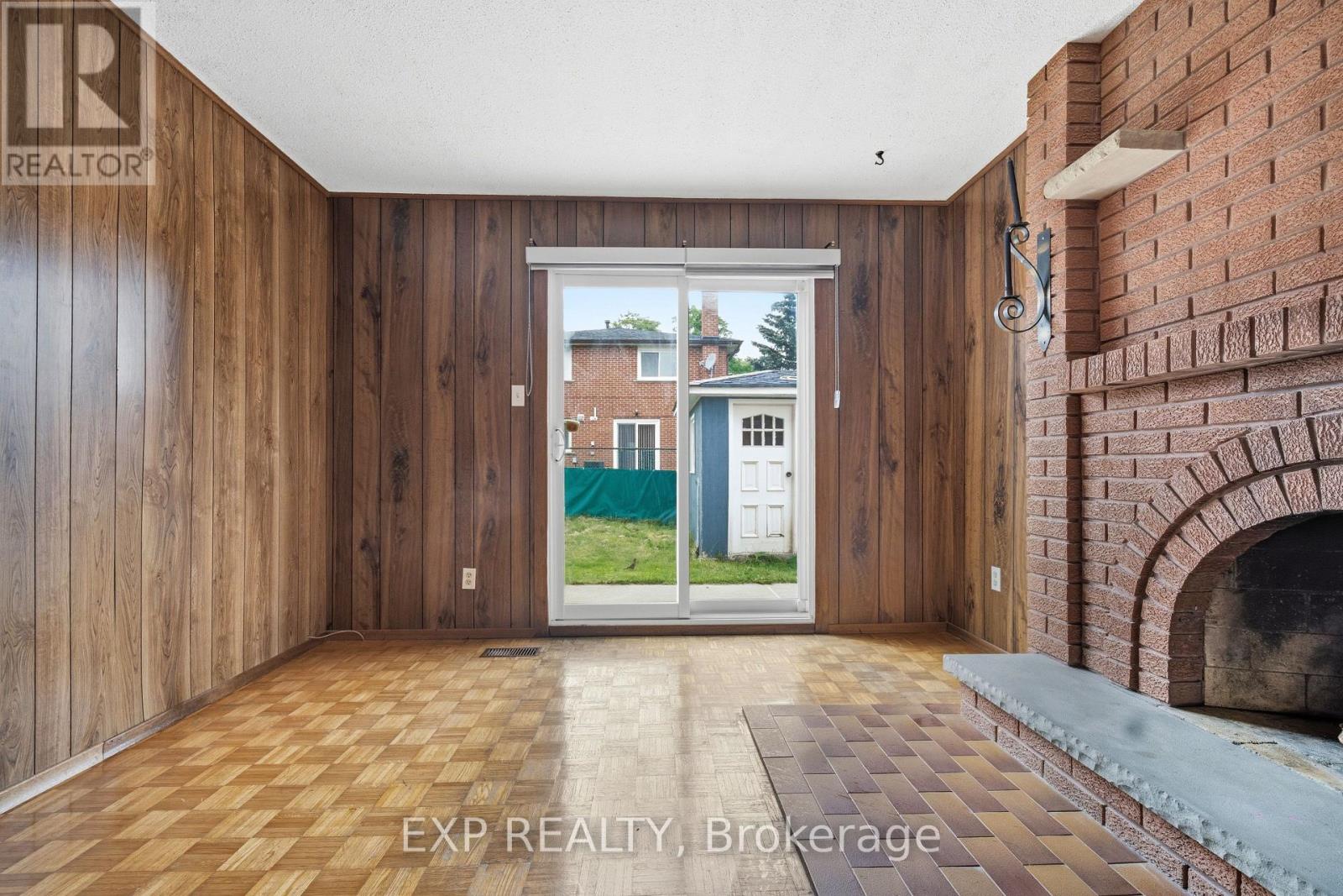 431 ARCHDEKIN DRIVE - 18