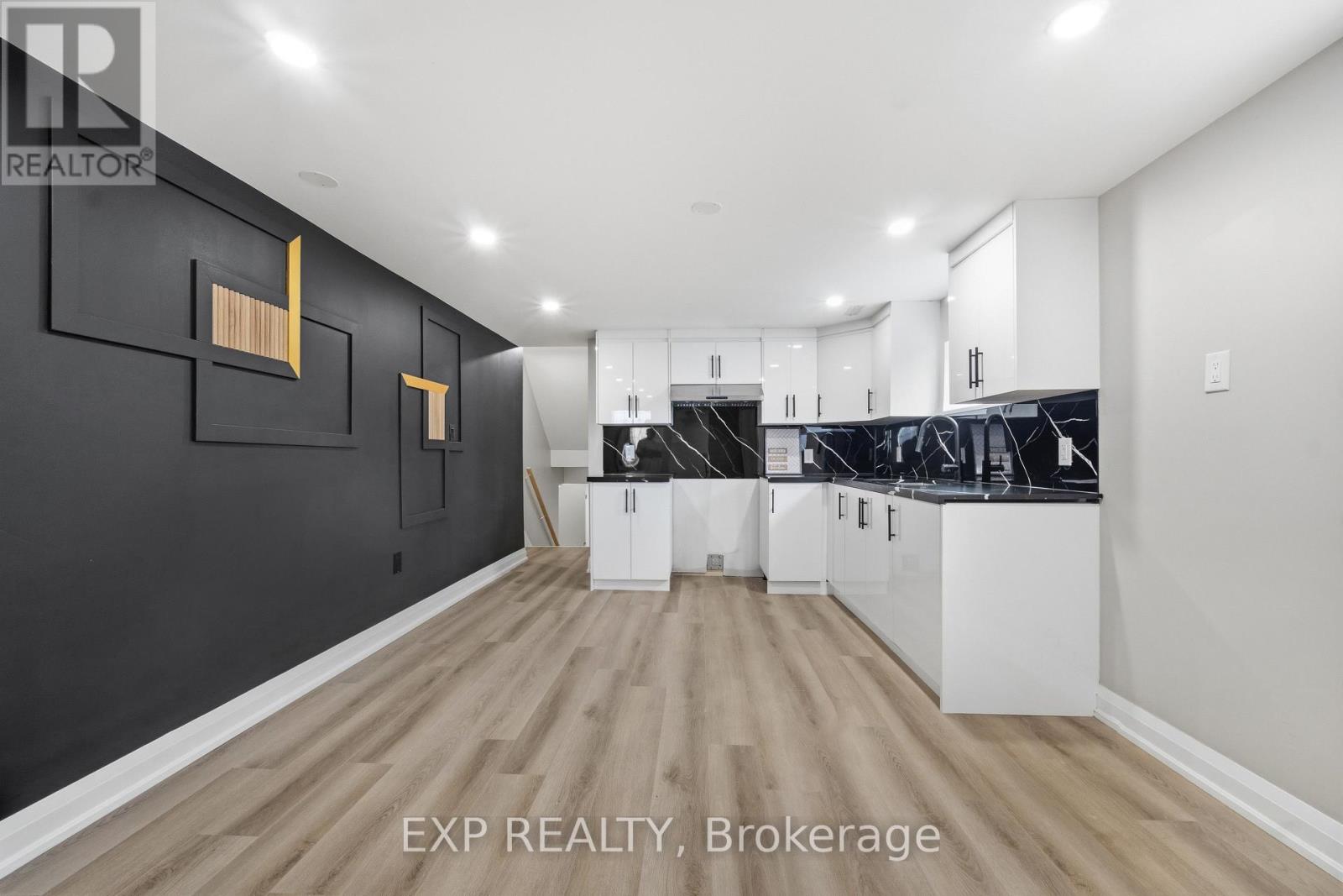 431 ARCHDEKIN DRIVE - 23