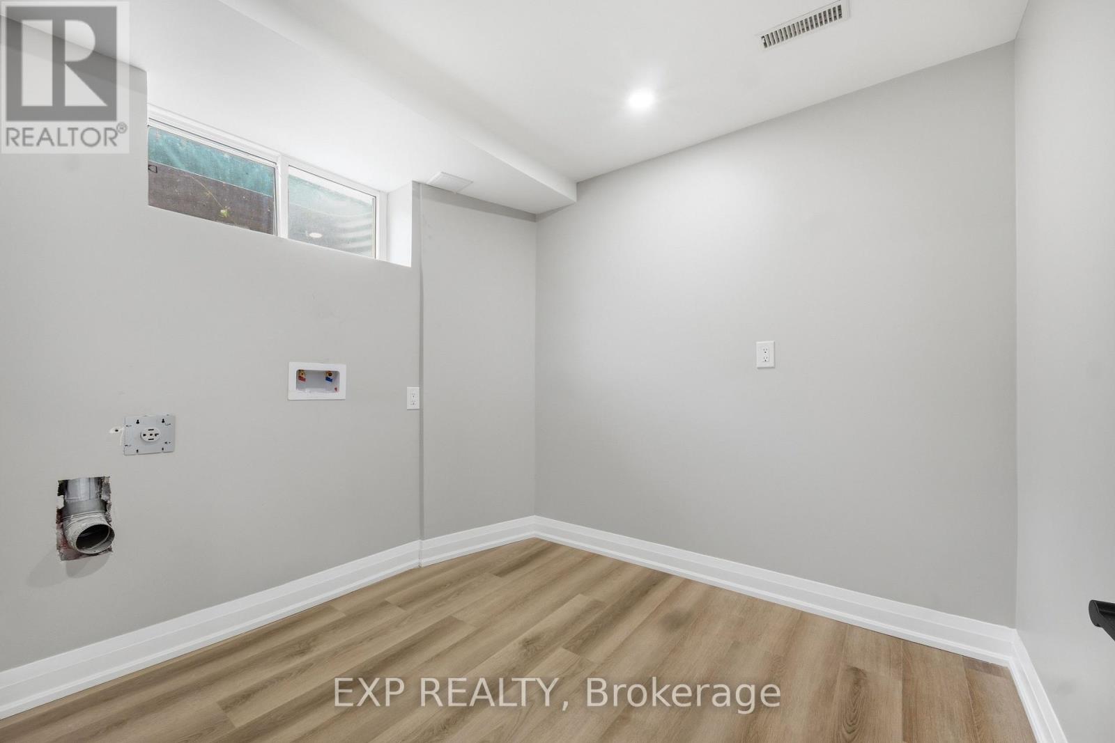 431 ARCHDEKIN DRIVE - 32