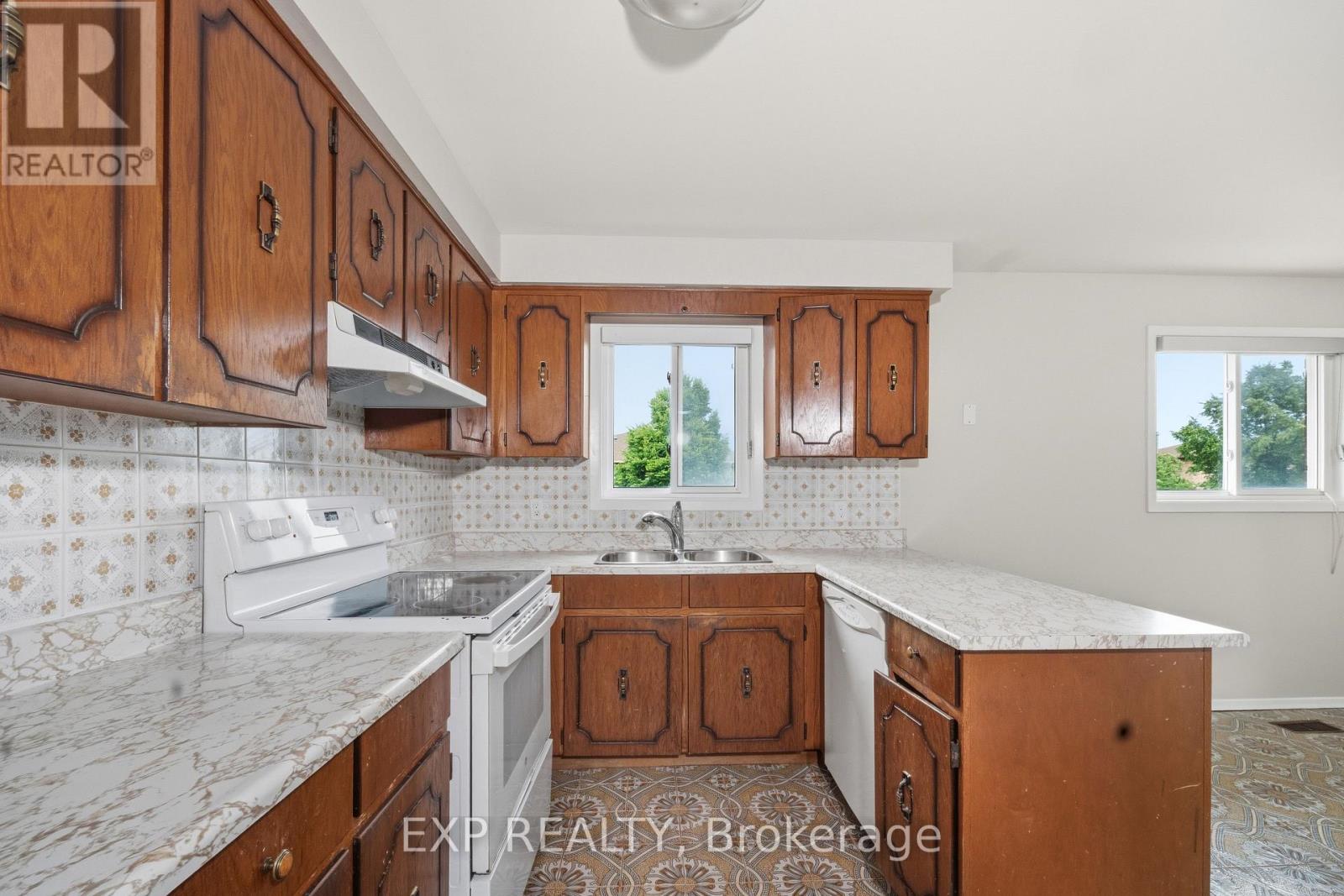431 ARCHDEKIN DRIVE - 8