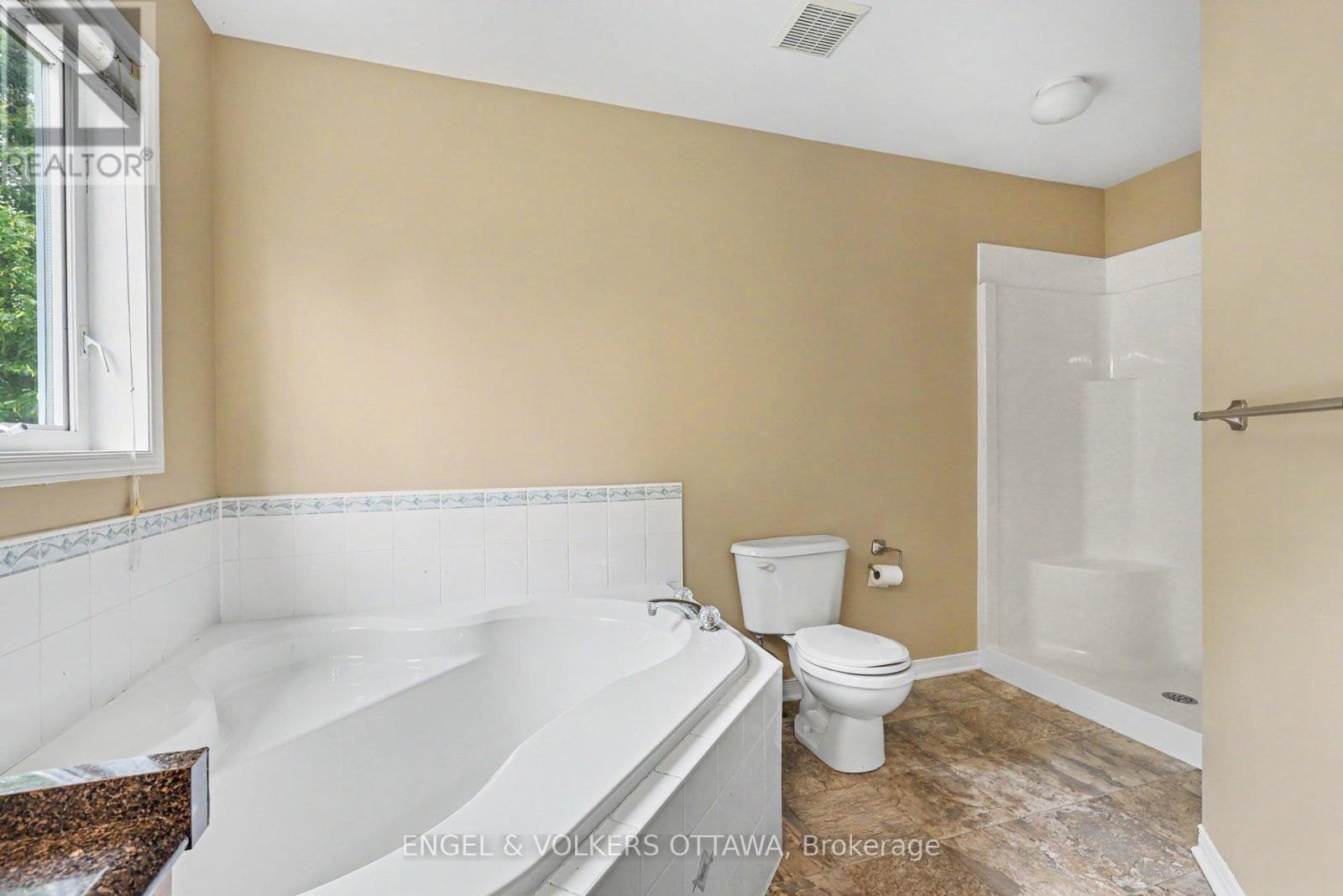 4 Bed, 3 Bath House for Sale in Ottawa – 11 GLENROSE COURT, Ottawa – MLS# X13484184 - Image 25