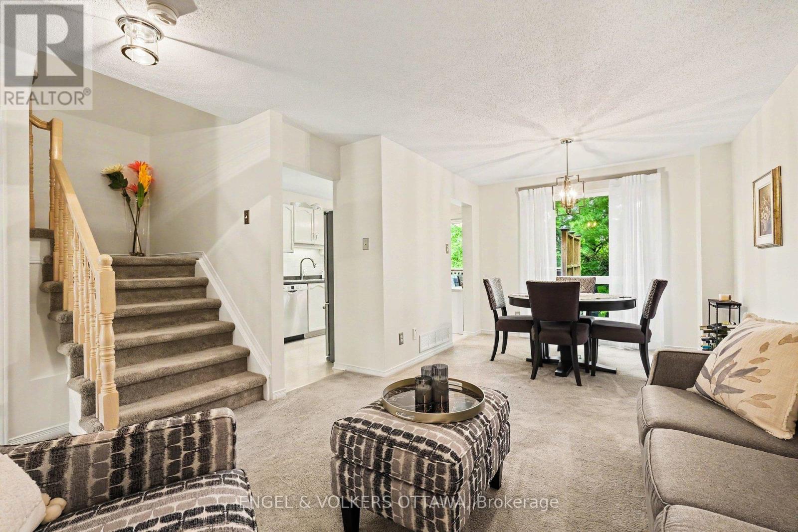 19 RIVERBANK COURT - 10