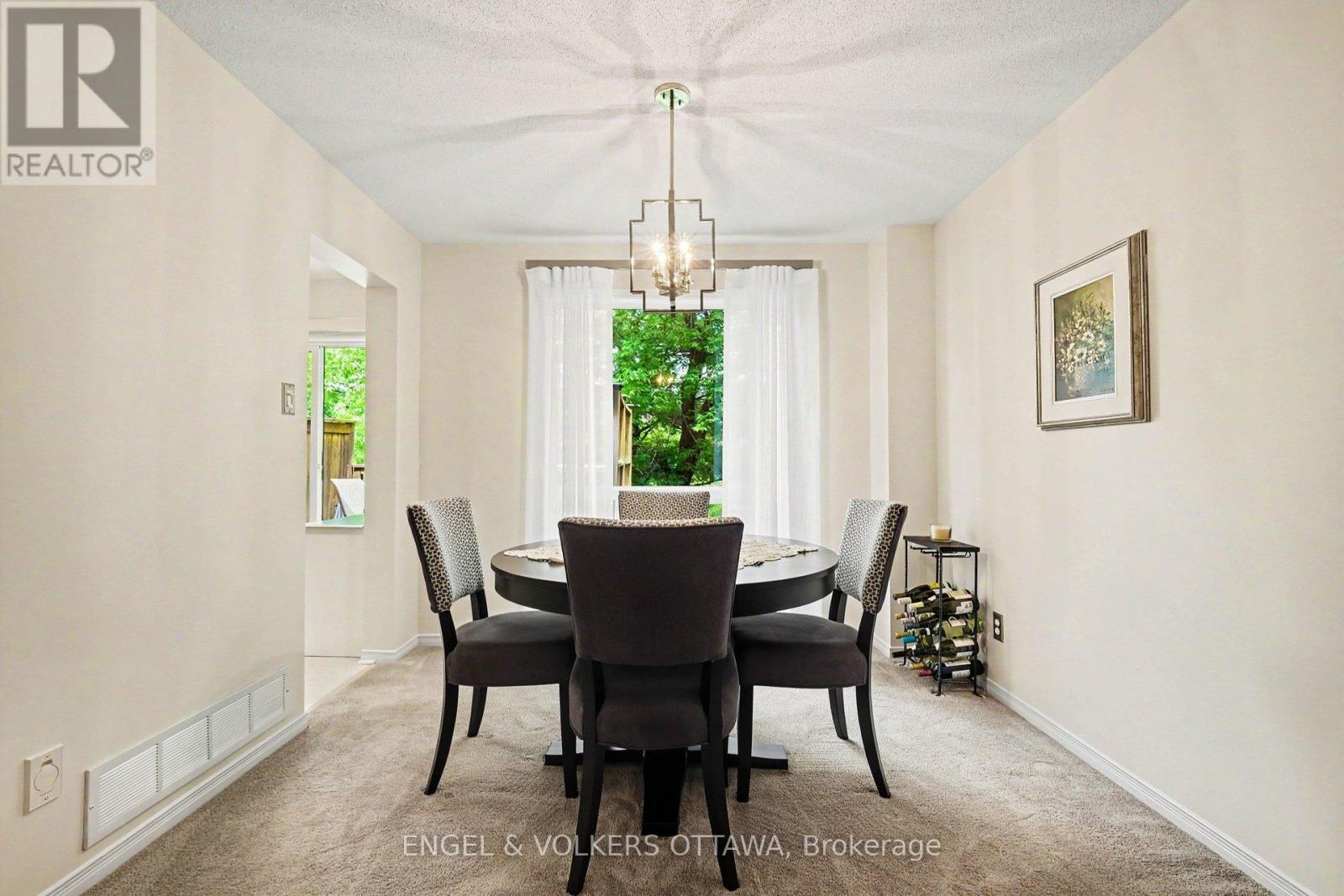 19 RIVERBANK COURT - 11
