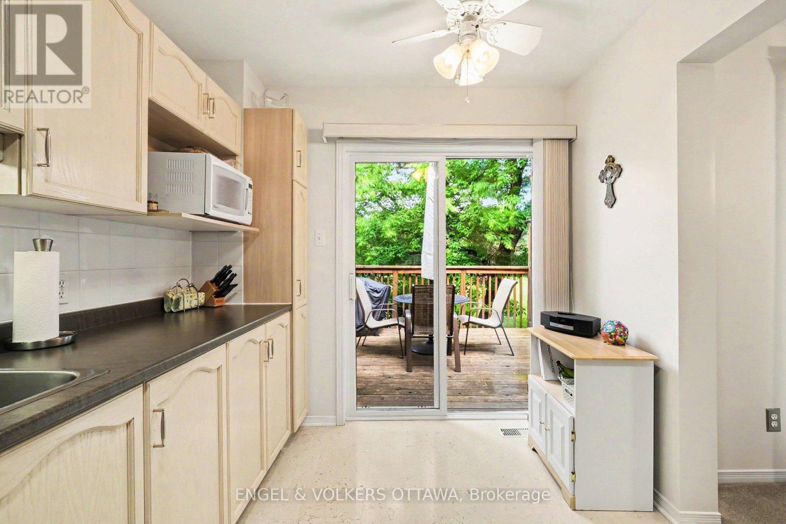 19 RIVERBANK COURT - 15