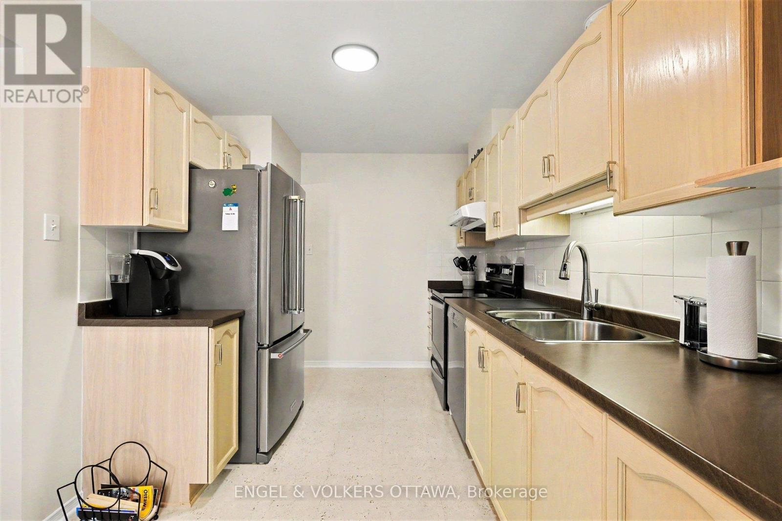 19 RIVERBANK COURT - 16