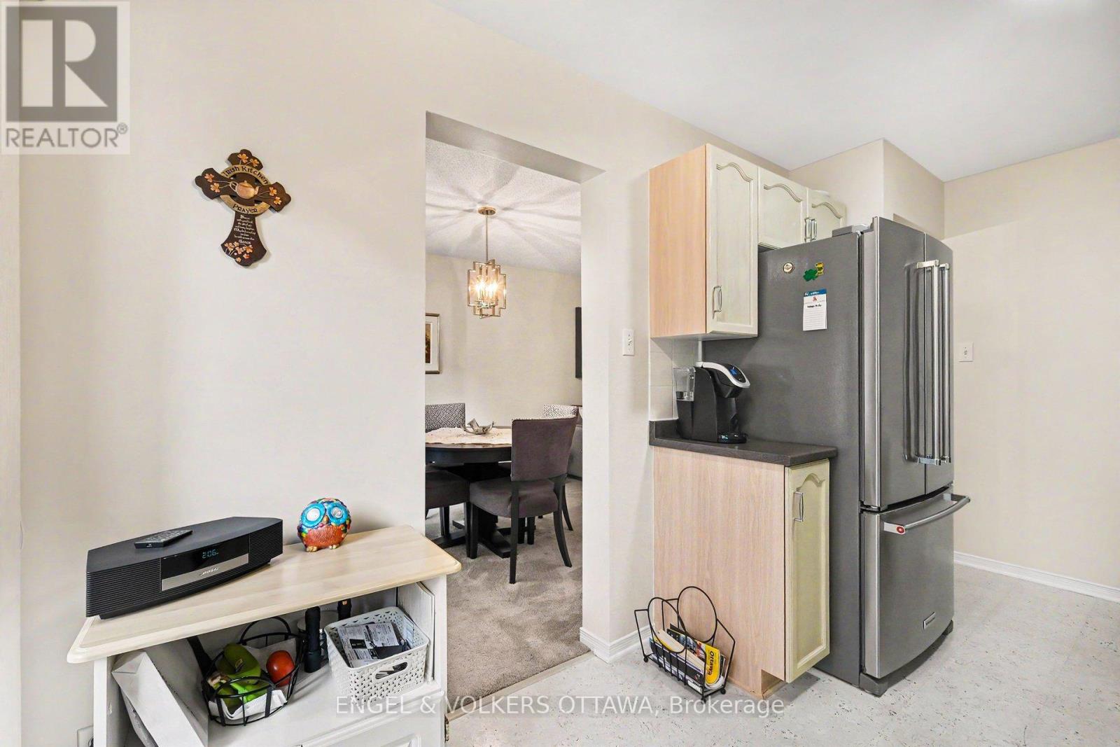 19 RIVERBANK COURT - 18
