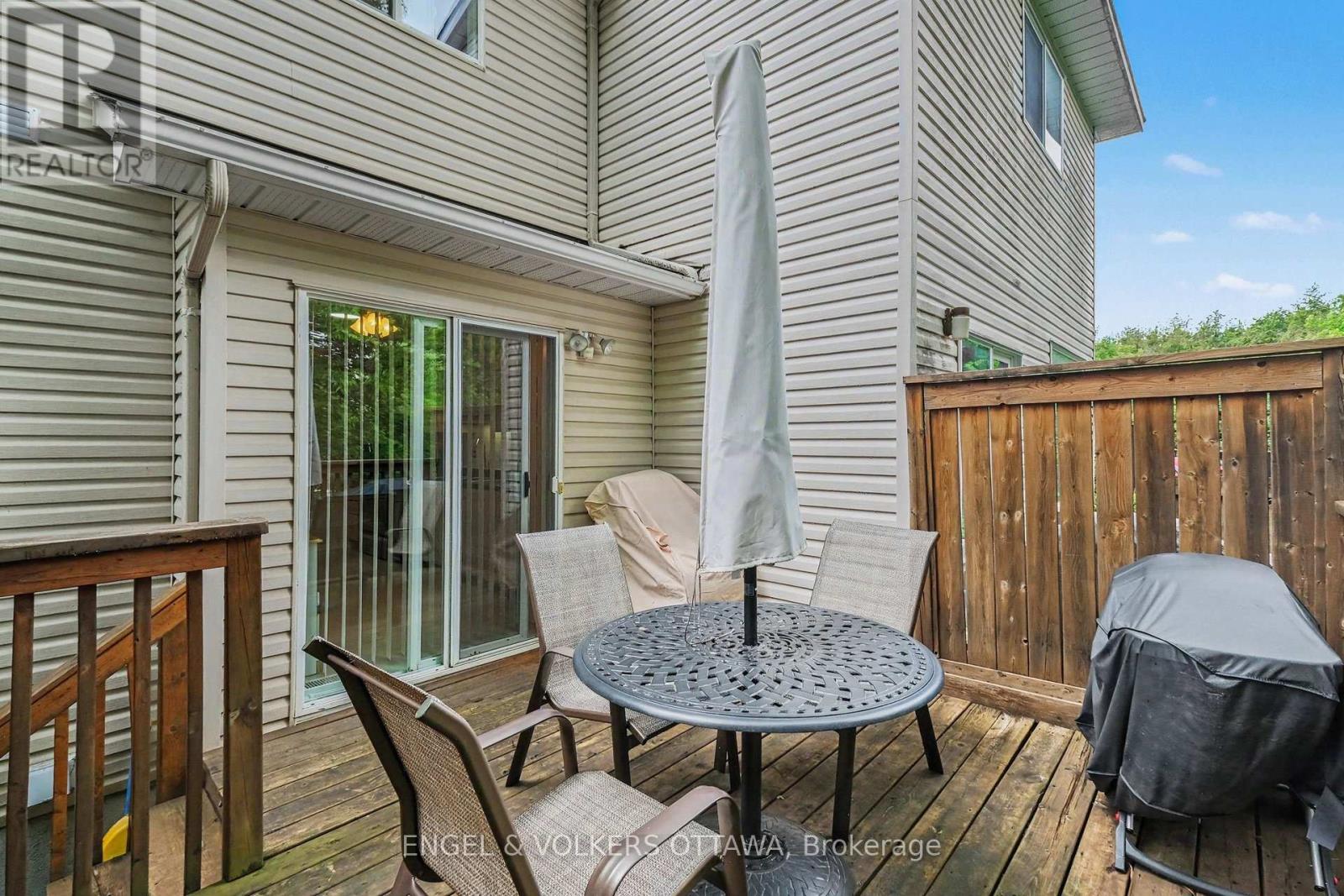 19 RIVERBANK COURT - 38