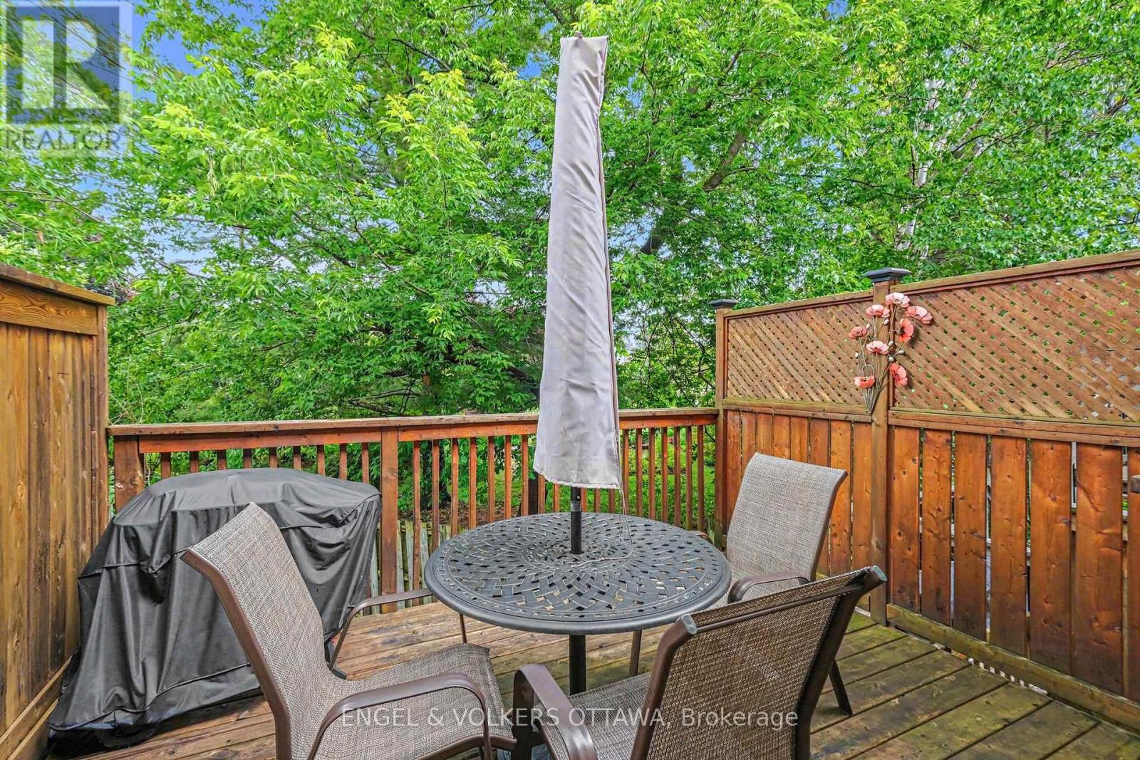19 RIVERBANK COURT - 39