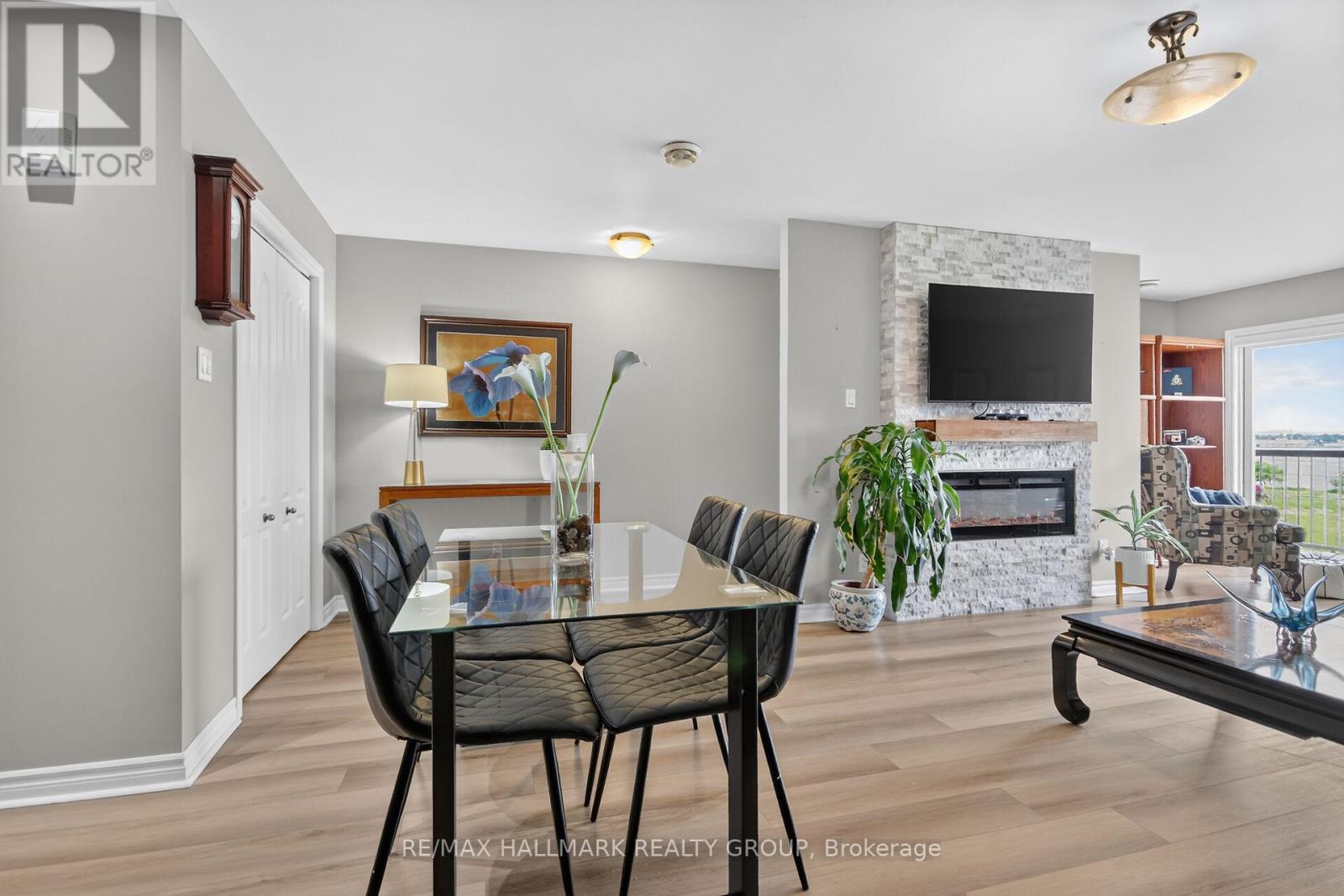 #7 410 KING STREET E - 11