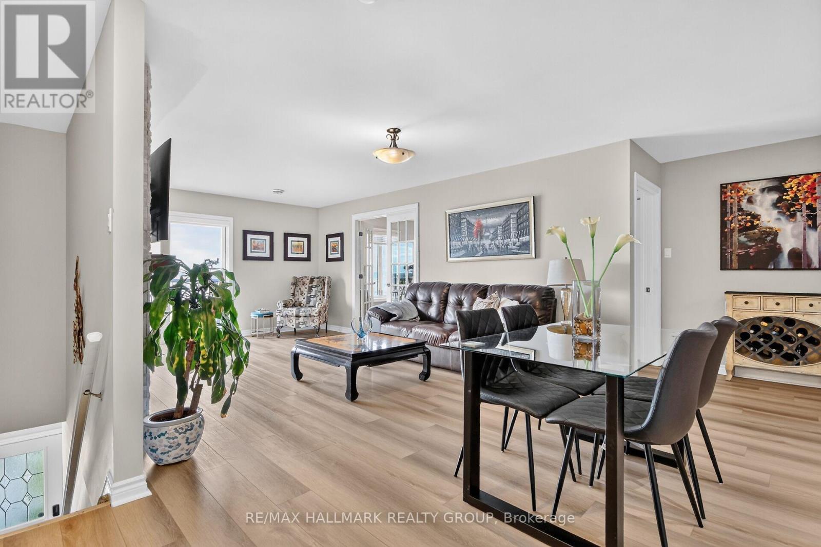#7 410 KING STREET E - 13