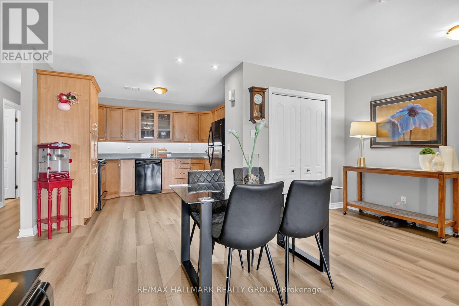 #7 410 KING STREET E - 14