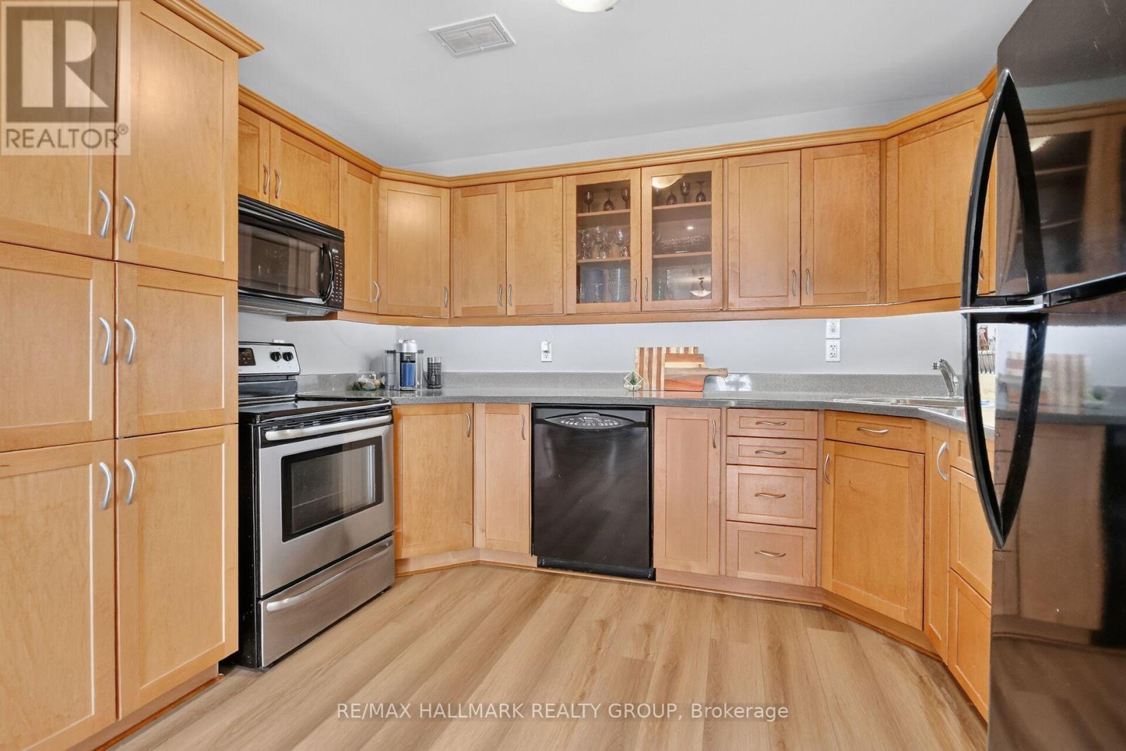 #7 410 KING STREET E - 16