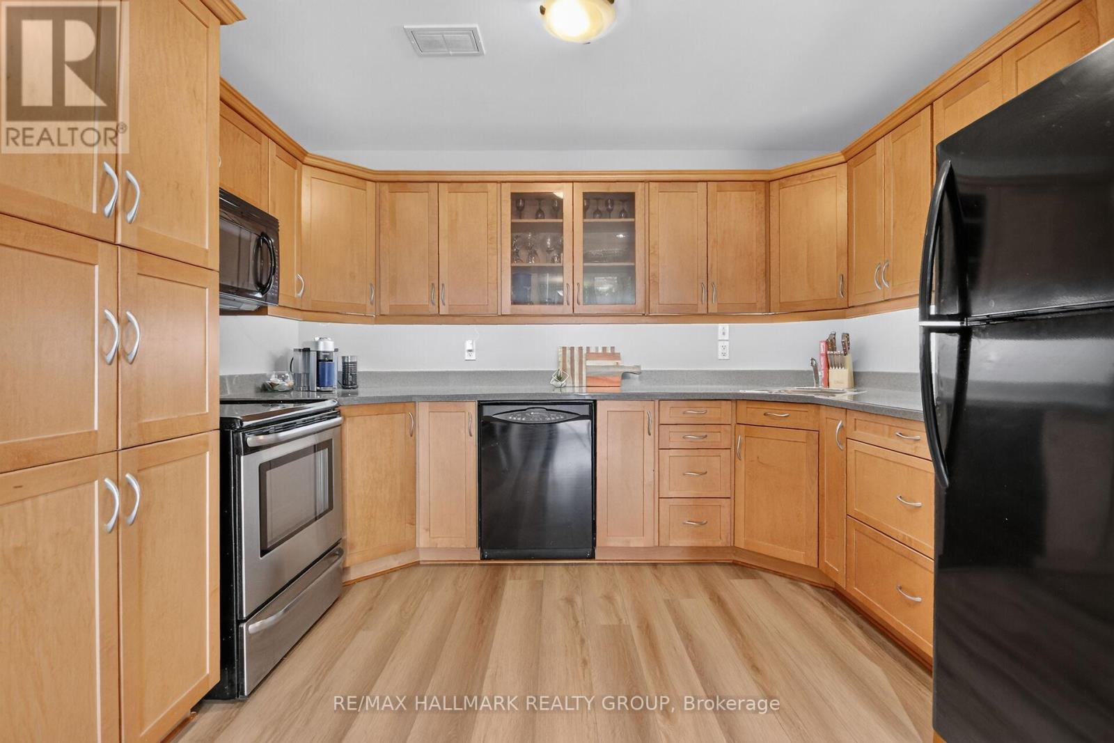 #7 410 KING STREET E - 20