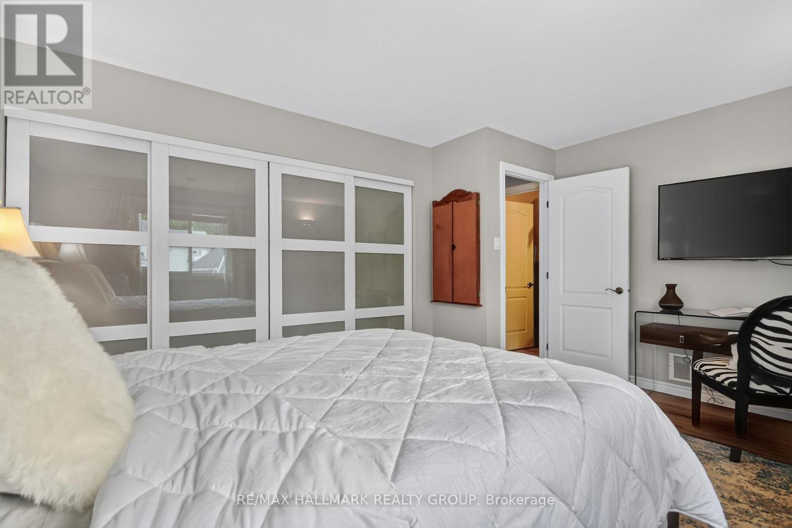 #7 410 KING STREET E - 22