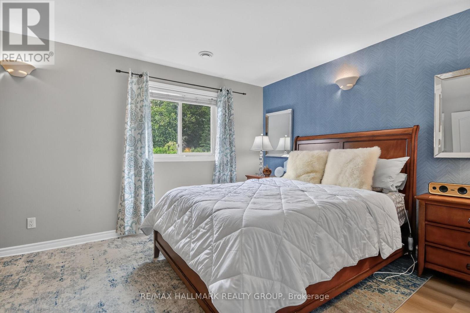 #7 410 KING STREET E - 24