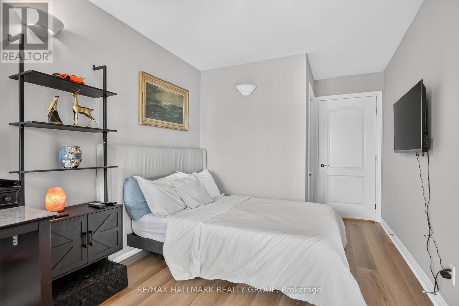 #7 410 KING STREET E - 29