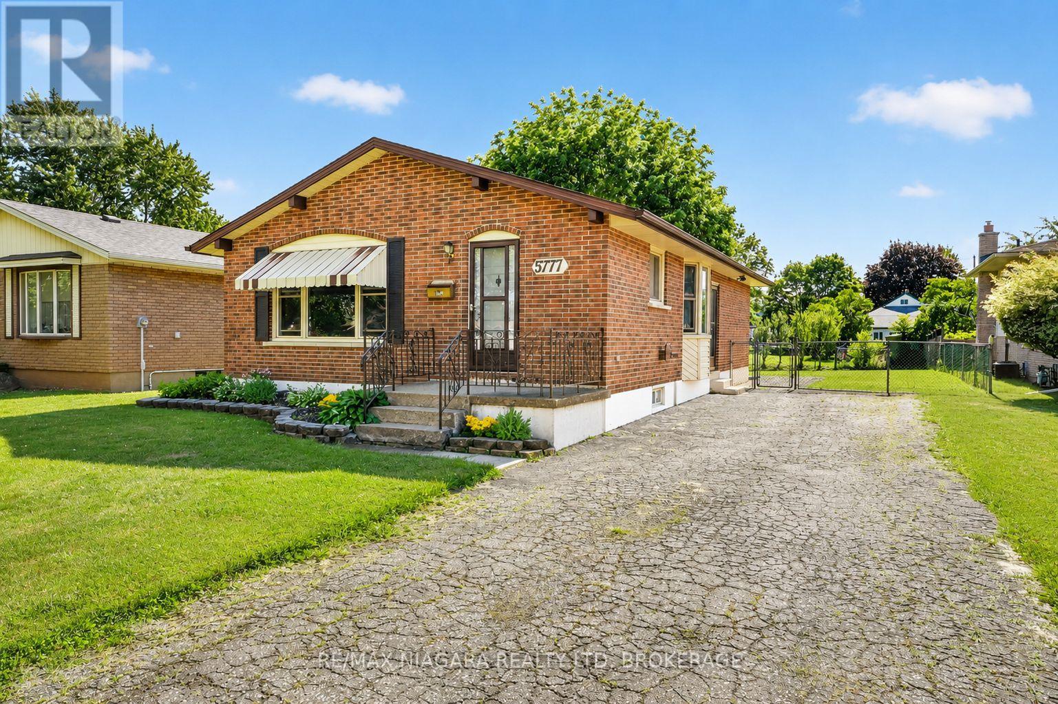 5777 SUNNYLEA CRESCENT - 2