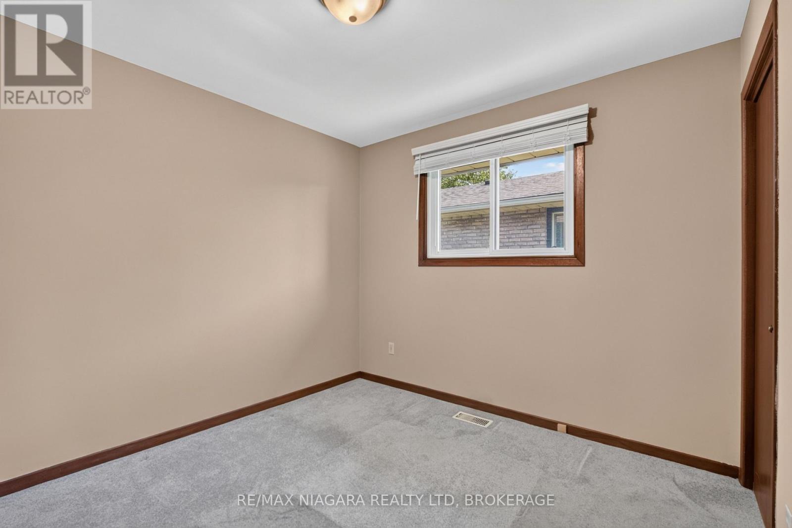 5777 SUNNYLEA CRESCENT - 24