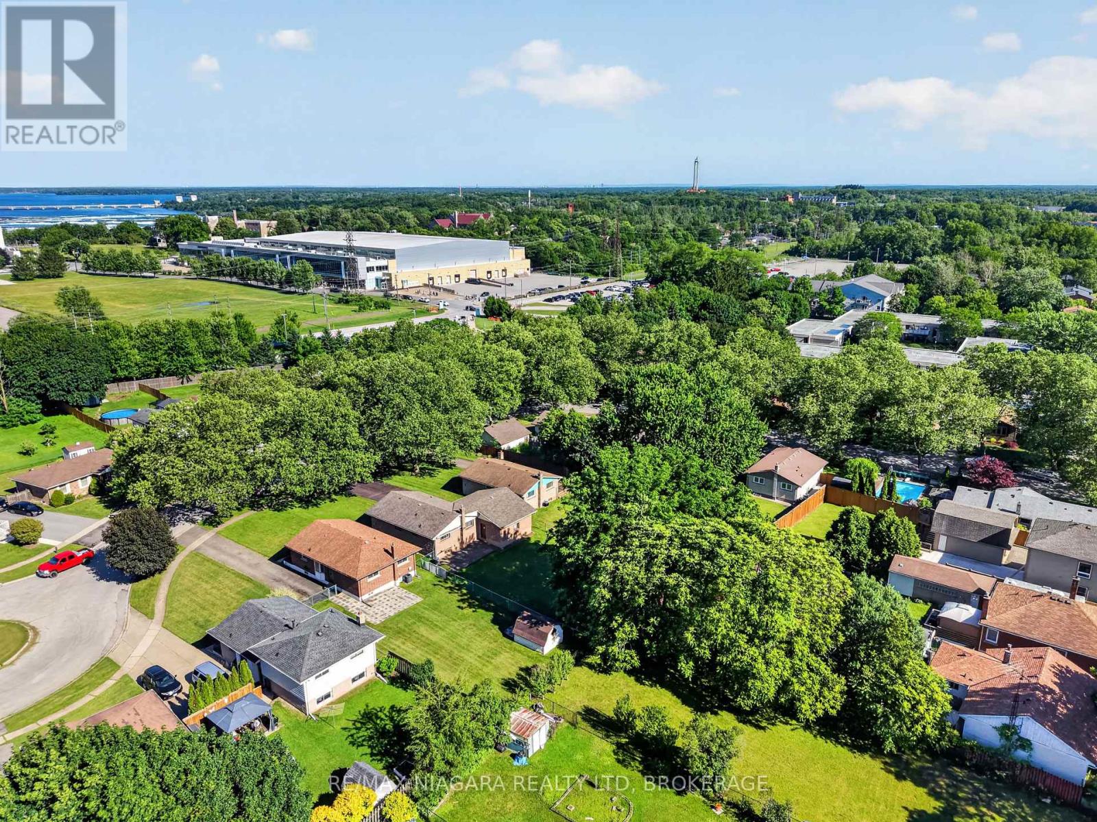 5777 SUNNYLEA CRESCENT - 48