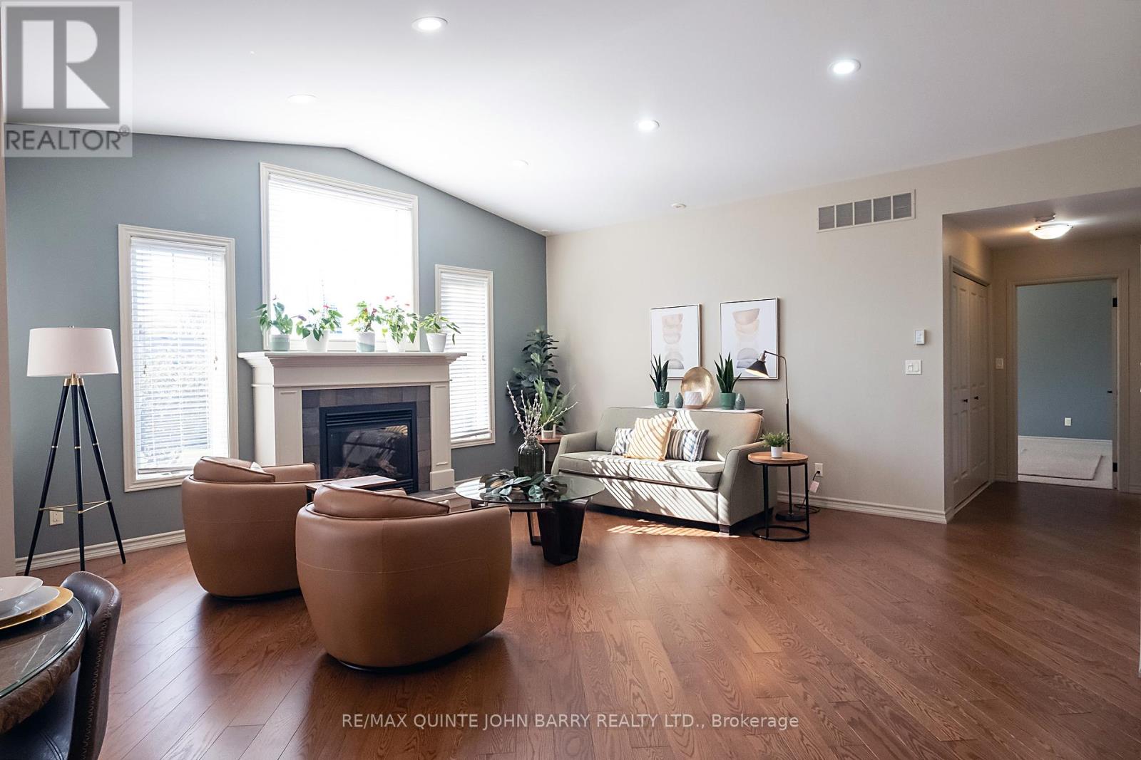 4 HICKORY COURT - 18