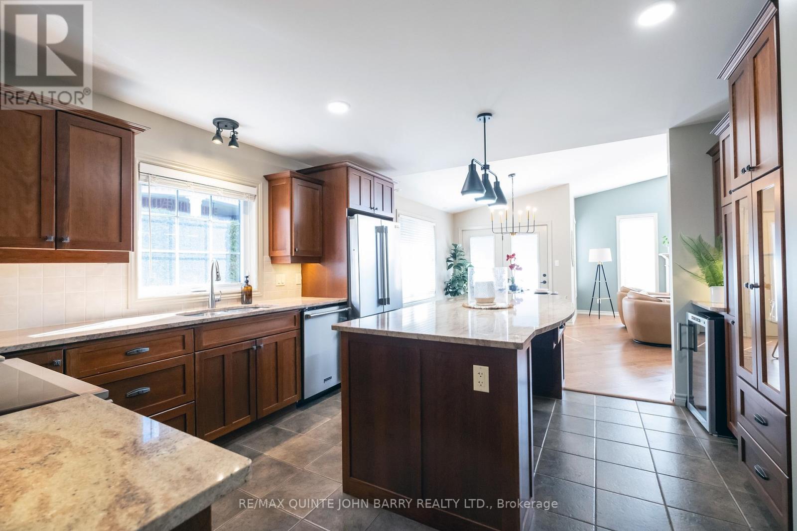 4 HICKORY COURT - 10