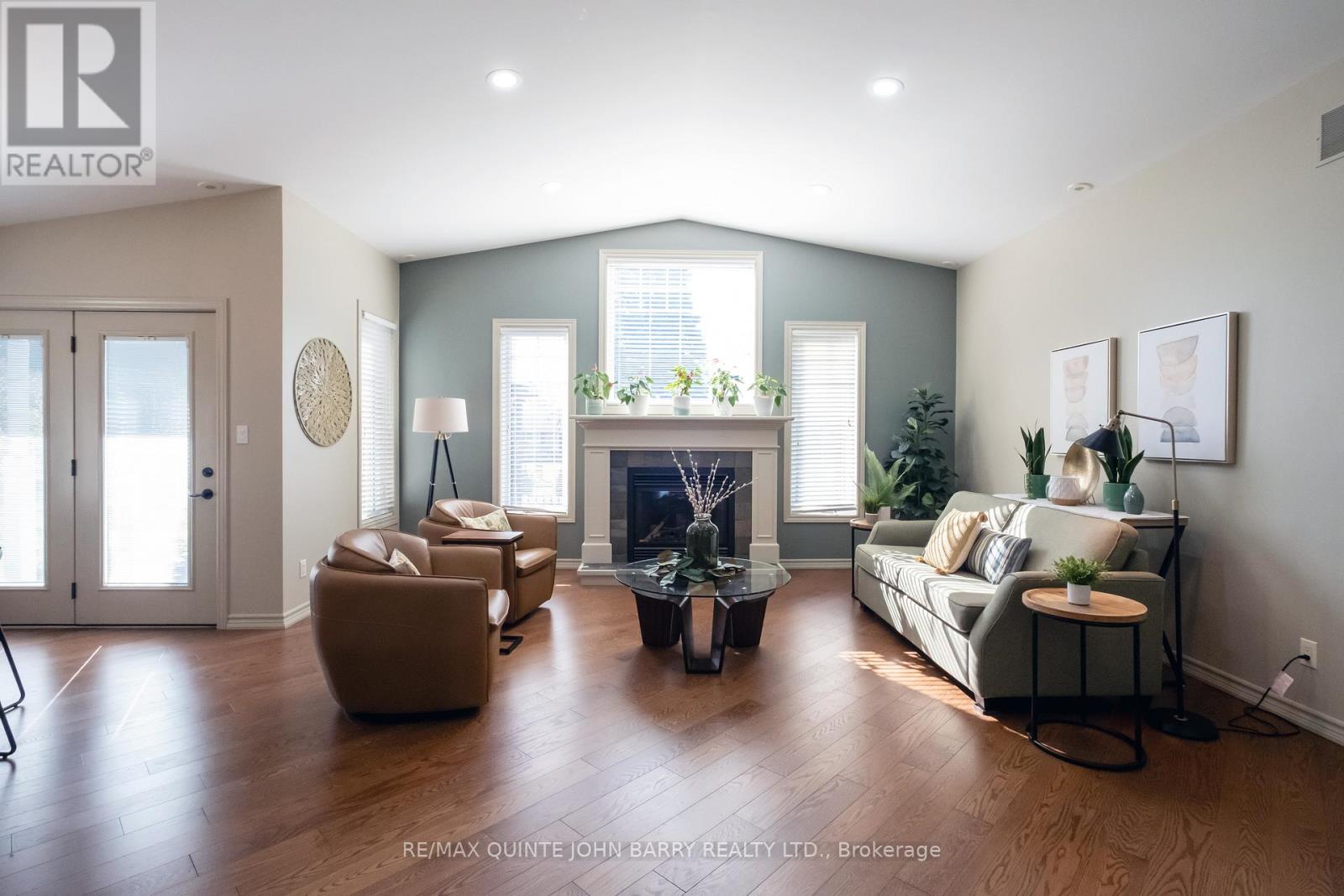 4 HICKORY COURT - 17