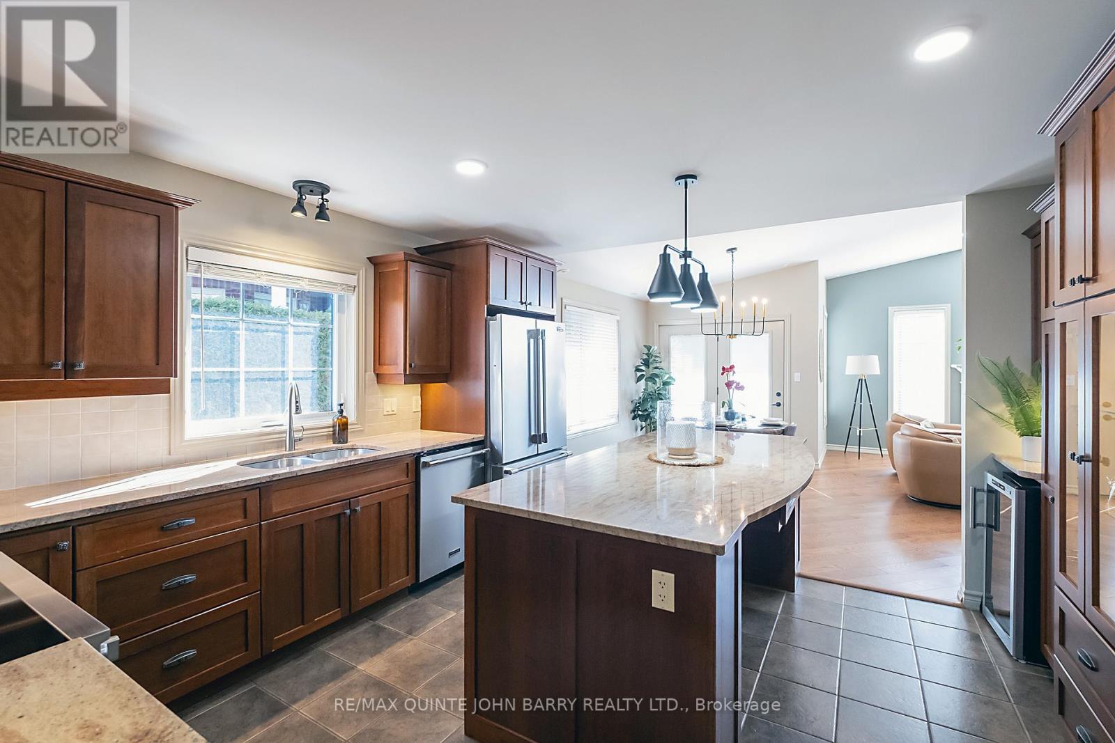 4 HICKORY COURT - 11