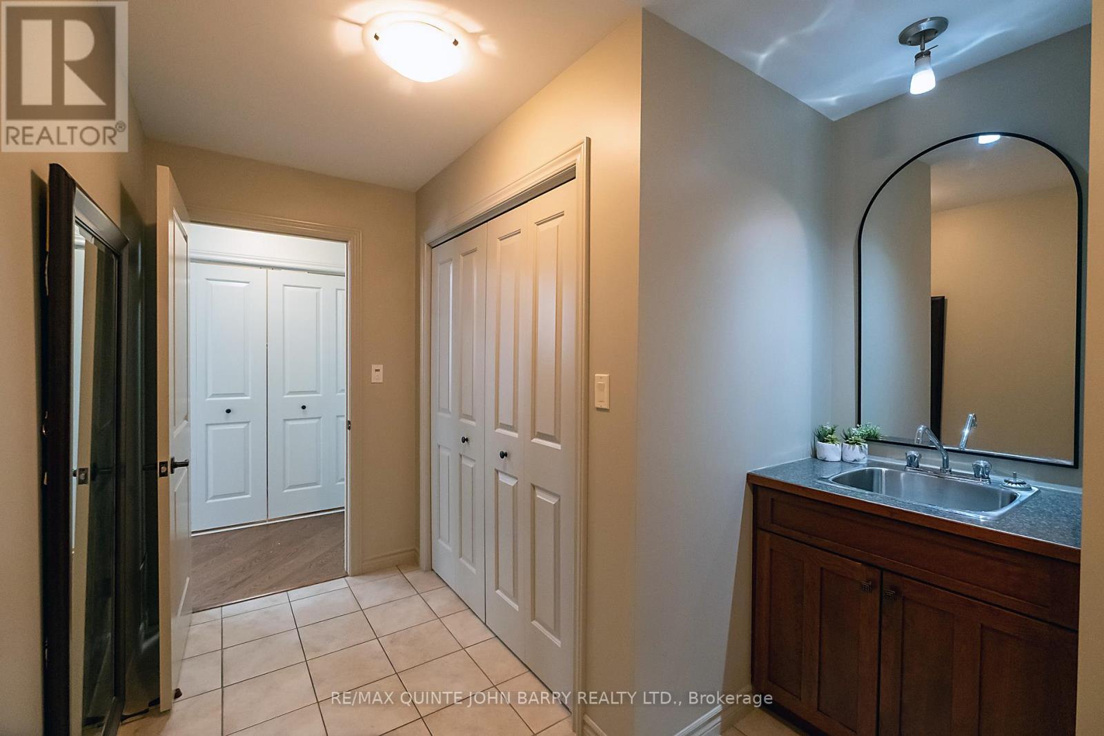 4 HICKORY COURT - 30
