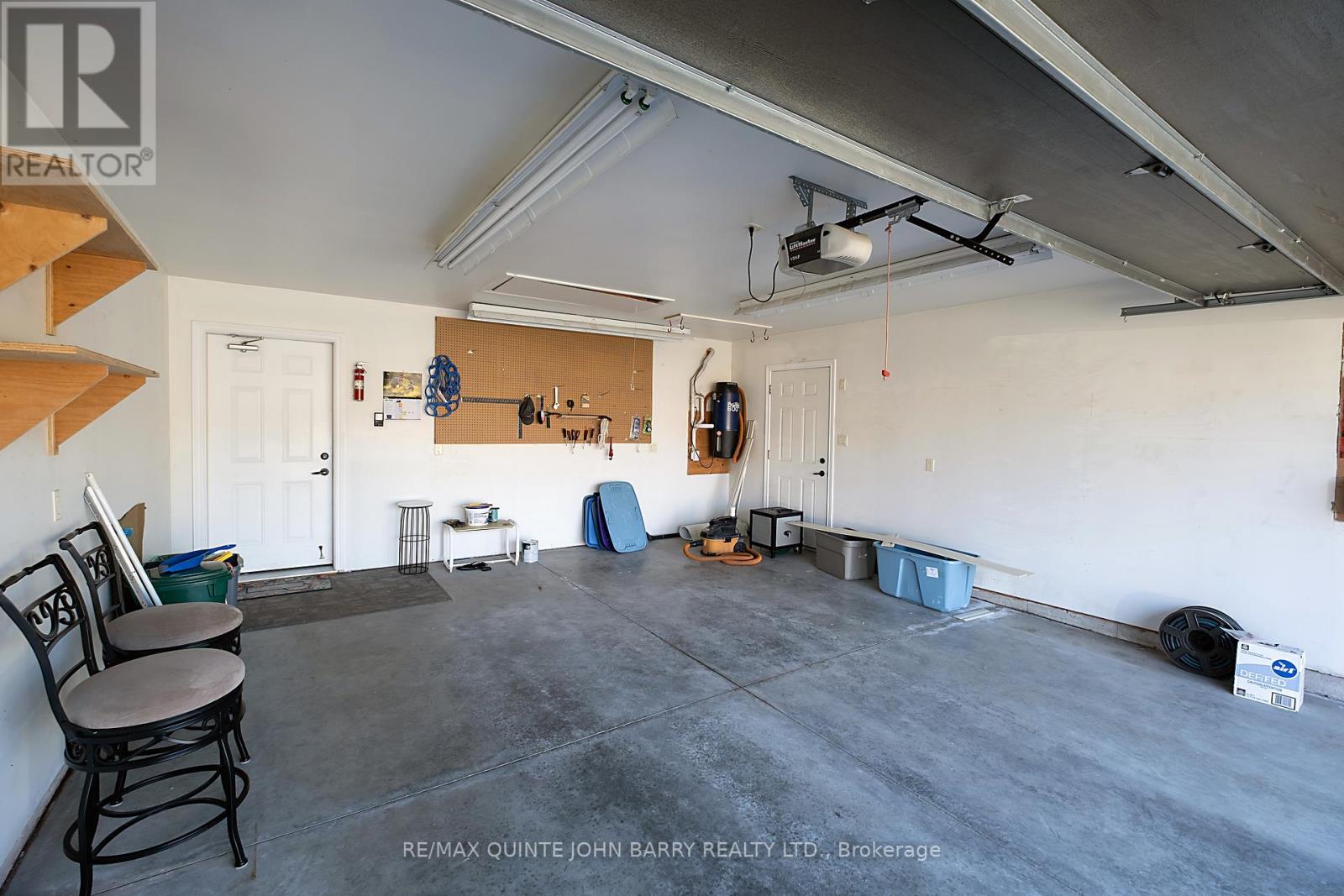 4 HICKORY COURT - 32