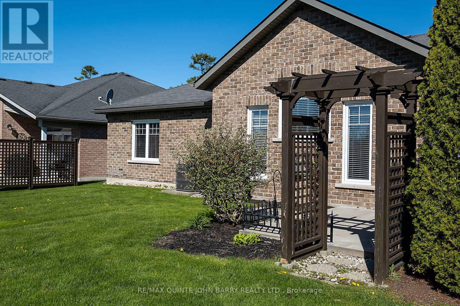 4 HICKORY COURT - 40