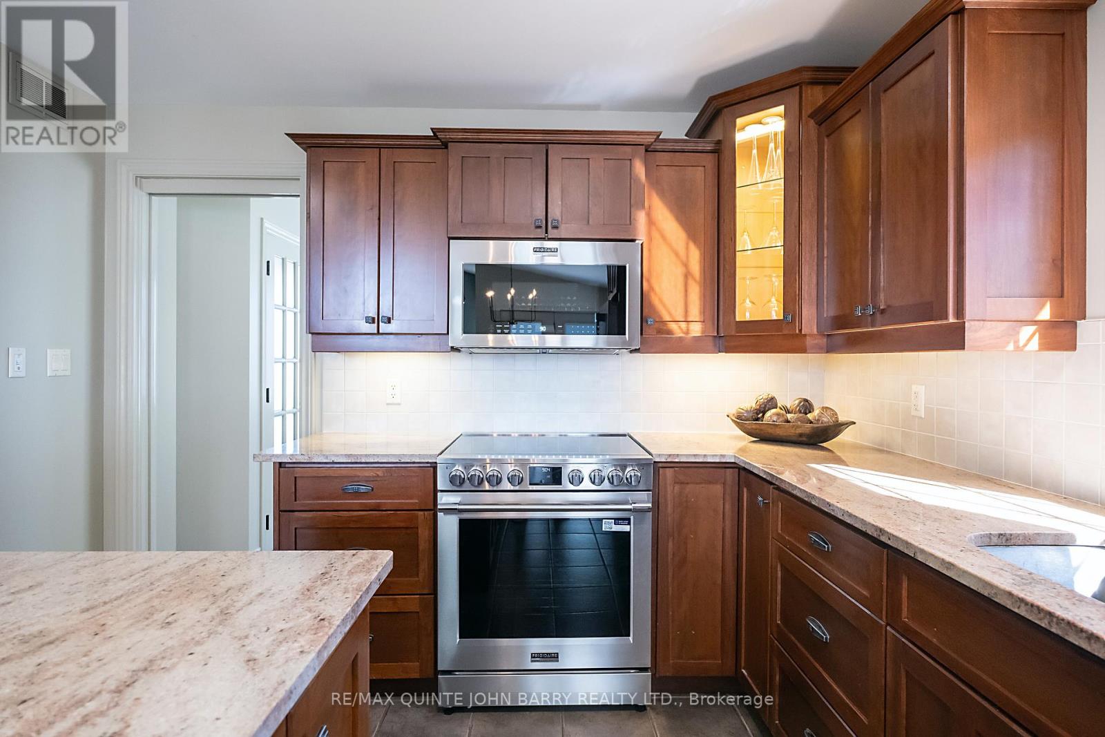 4 HICKORY COURT - 8