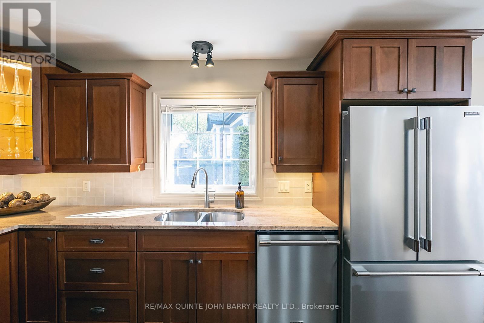 4 HICKORY COURT - 9