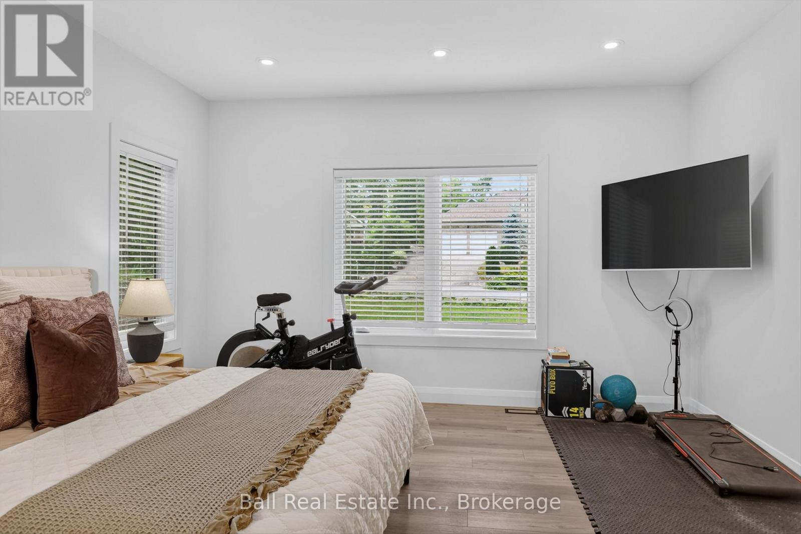 53 SUMCOT DRIVE - 21