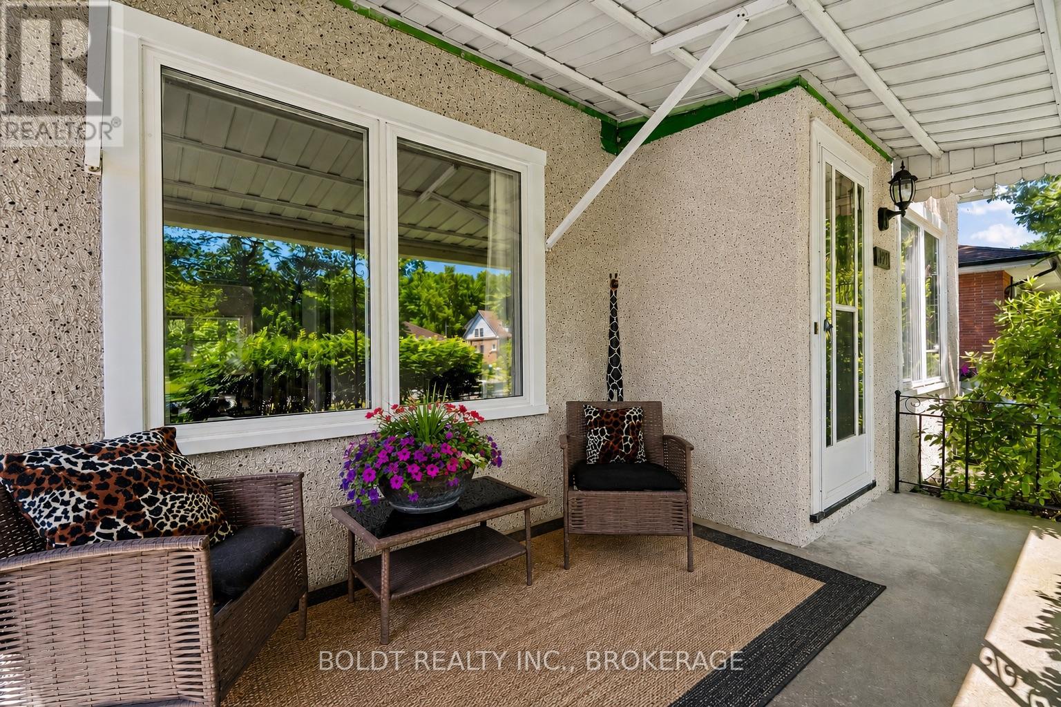 421 PROSPECT POINT ROAD N - 3