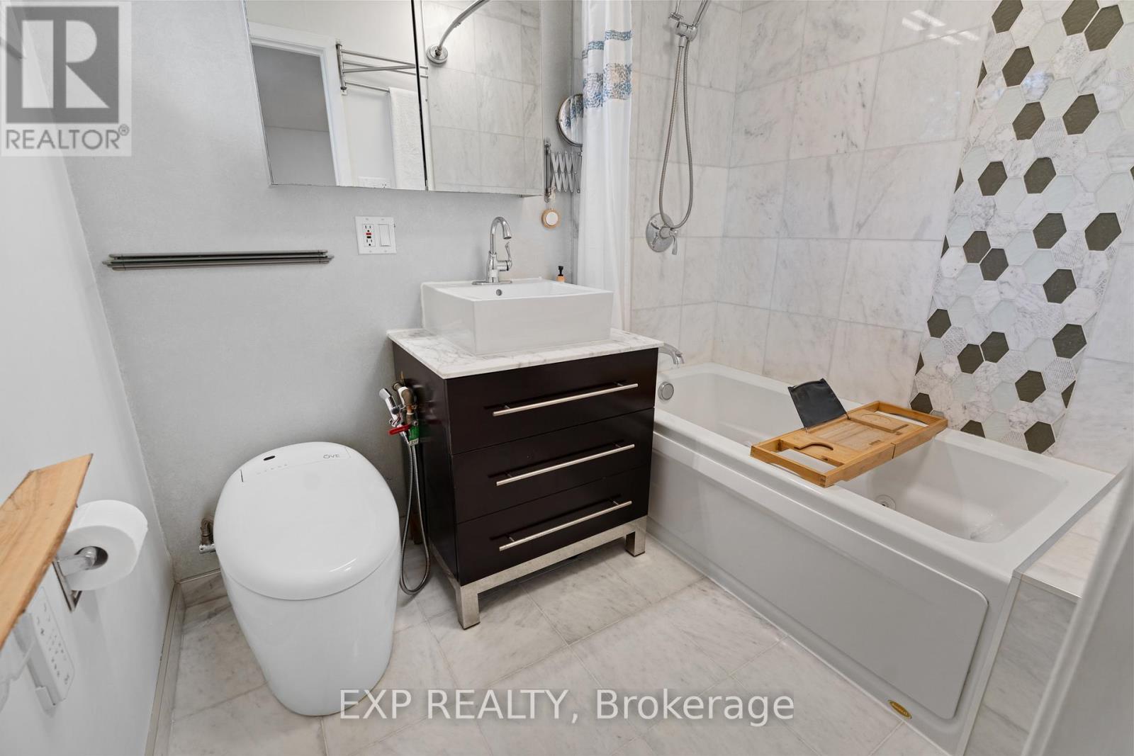 5 Bed, 3 Bath House for Sale in Ottawa – 2061 BALHARRIE AVENUE, Ottawa – MLS# X13479580 - Image 37