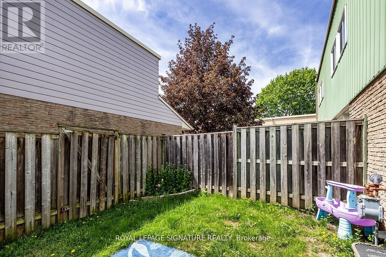 106 THORNY VINEWAY - 17