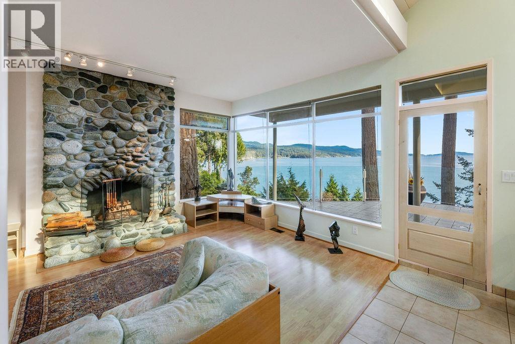 12416 WHITESTONE ROAD, Madeira Park