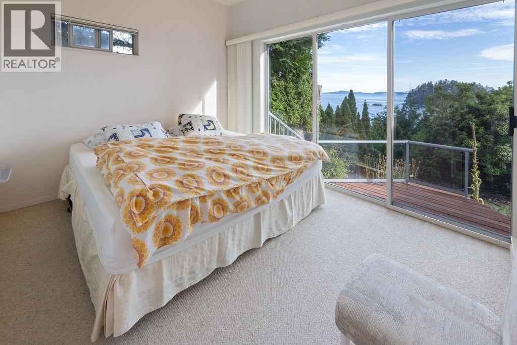 12416 WHITESTONE ROAD, Madeira Park