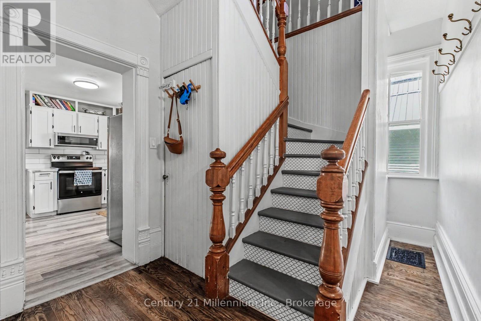 16 PETER STREET - 28