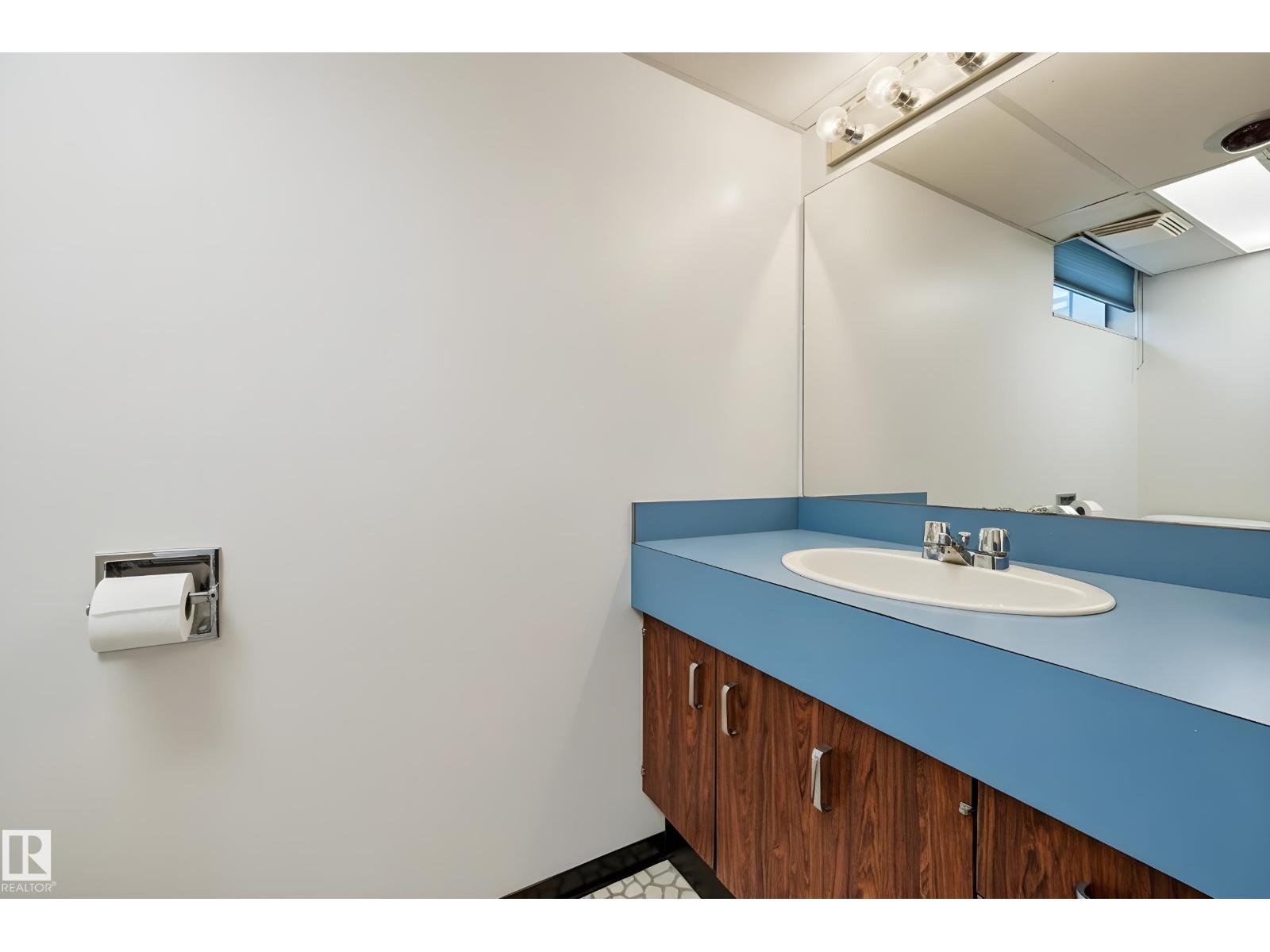 8723 137 ST NW — photo 33