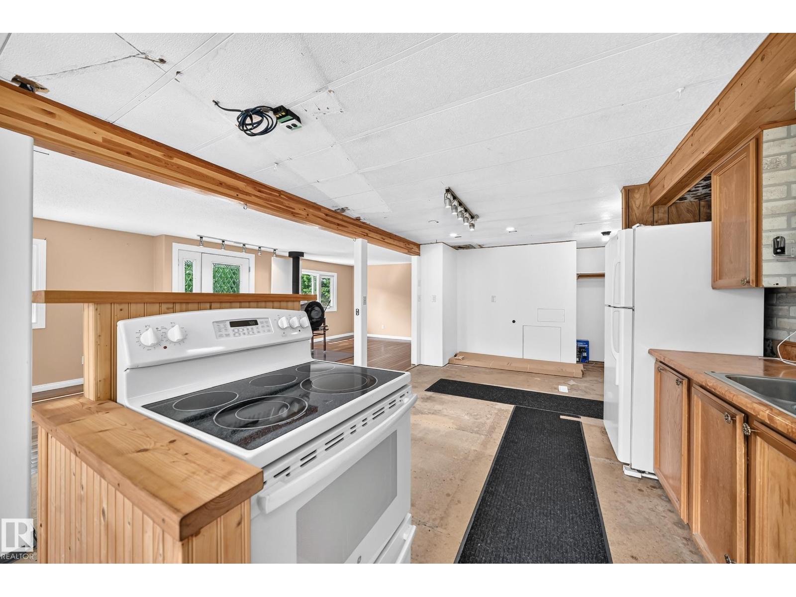 205 53110 RGE ROAD 213 NE - 6